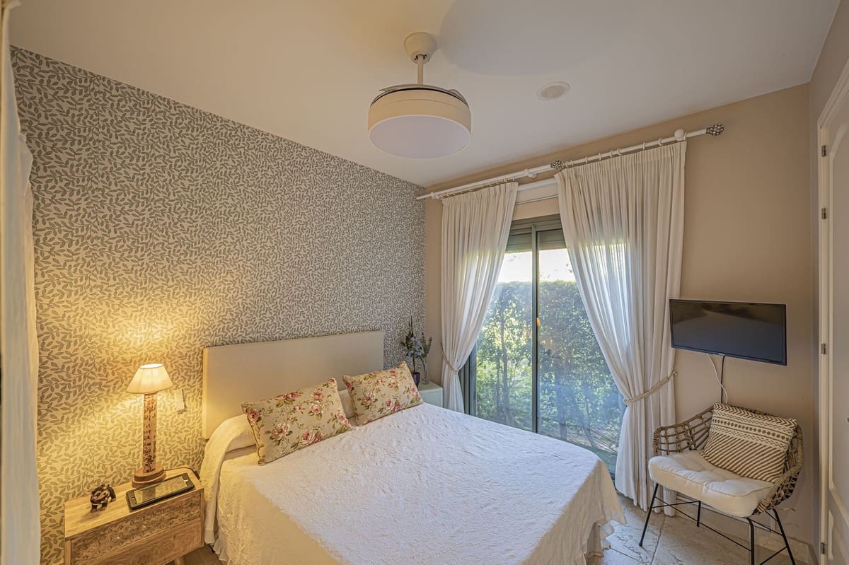 2 quarto Apartamento para venda em Estepona com piscina garagem - 529 000 € (Ref: 10132043)