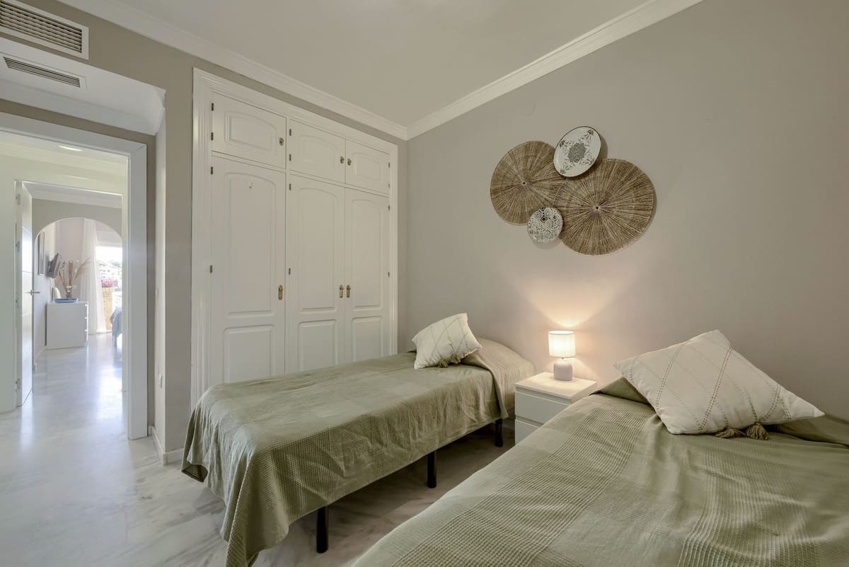 2 quarto Apartamento para venda em Calahonda com piscina - 345 000 € (Ref: 10136031)