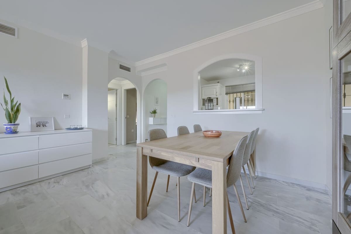 2 quarto Apartamento para venda em Calahonda com piscina - 345 000 € (Ref: 10136031)