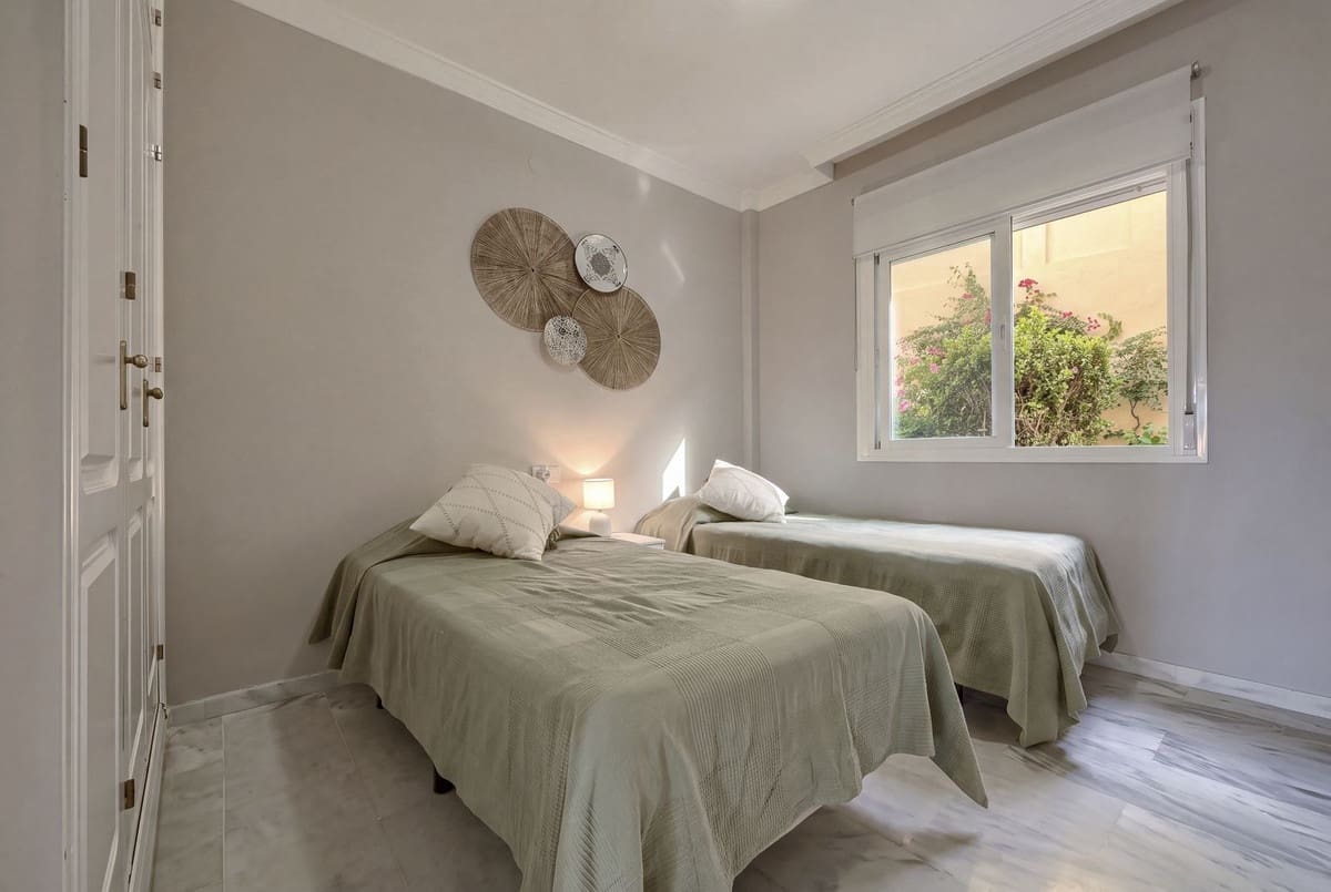 2 quarto Apartamento para venda em Calahonda com piscina - 345 000 € (Ref: 10136031)
