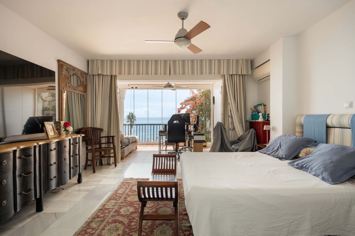 Apartamento de 2 habitaciones en Calahonda en venta con piscina garaje - 699.000 € (Ref: 10136047)
