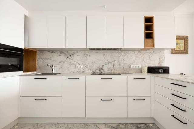Apartamento de 2 habitaciones en Calahonda, Mijas en venta con piscina garaje - 699.000 € (Ref: 10136047)