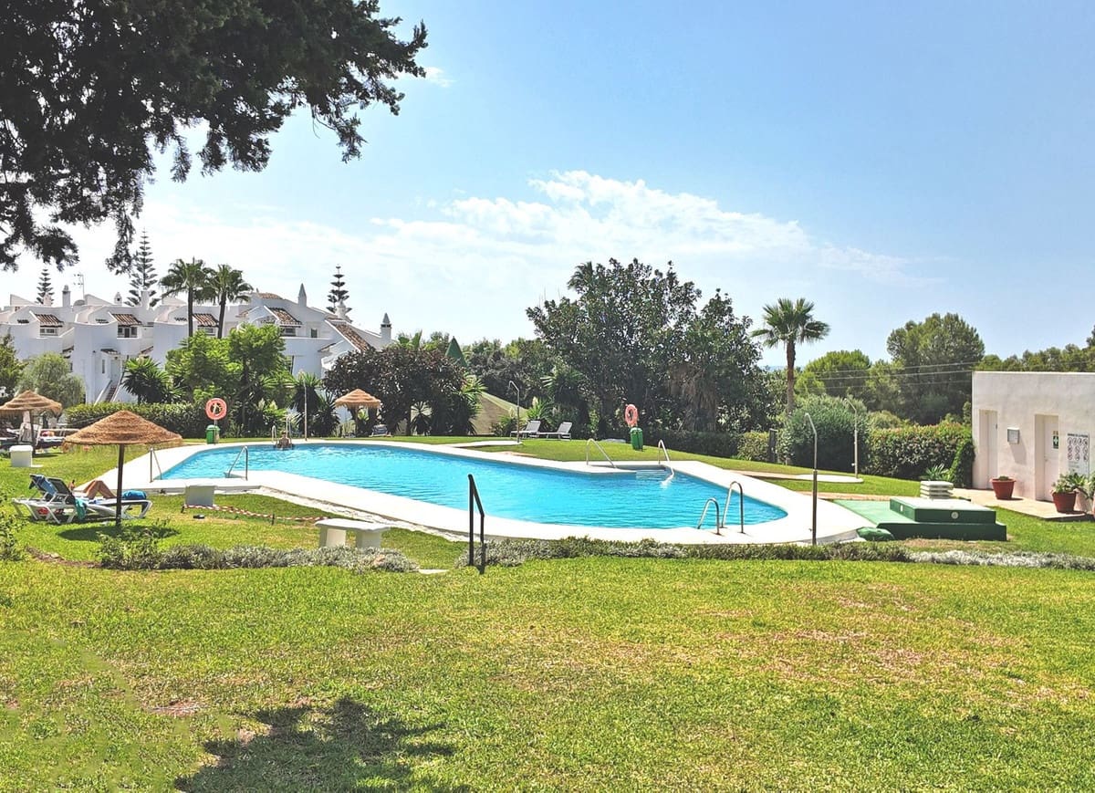 2 quarto Apartamento para venda em Calahonda com piscina - 375 000 € (Ref: 10139693)