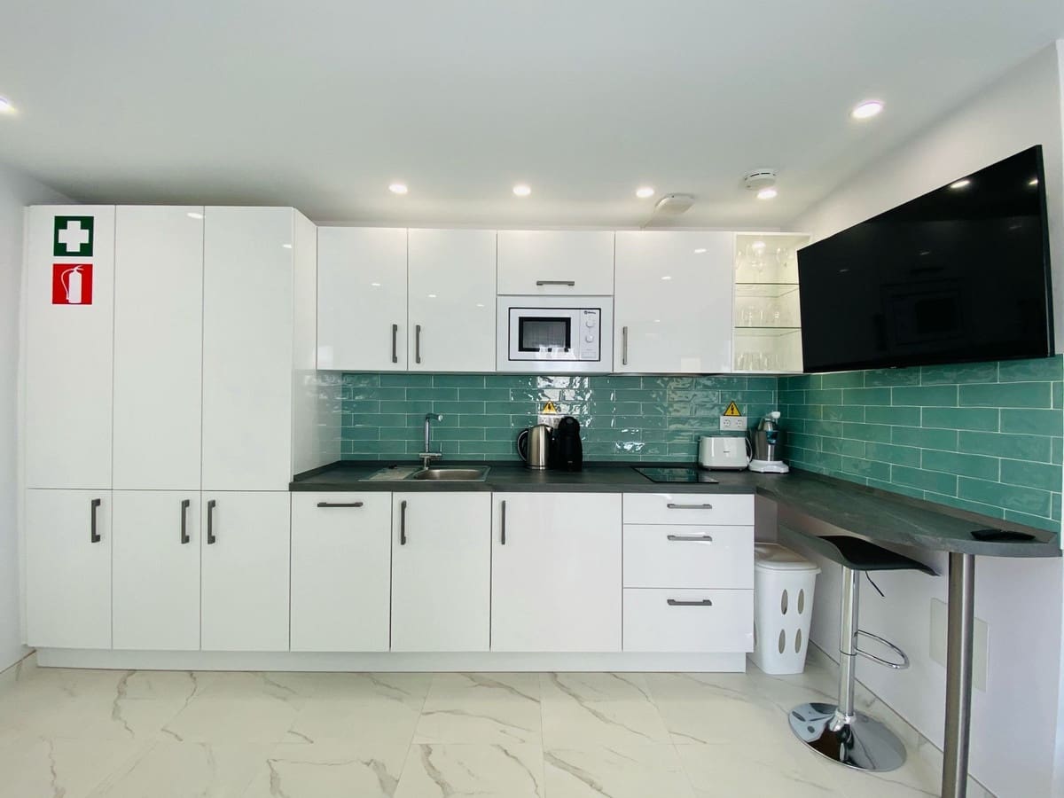 7 sypialnia Willa na sprzedaż w Marbella z basenem garażem - 1 595 000 € (Ref: 10142594)