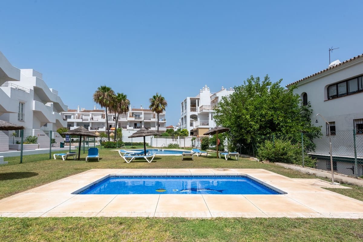 1 sovrum Lägenhet till salu i Manilva med pool - 199 000 € (Ref: 10150365)