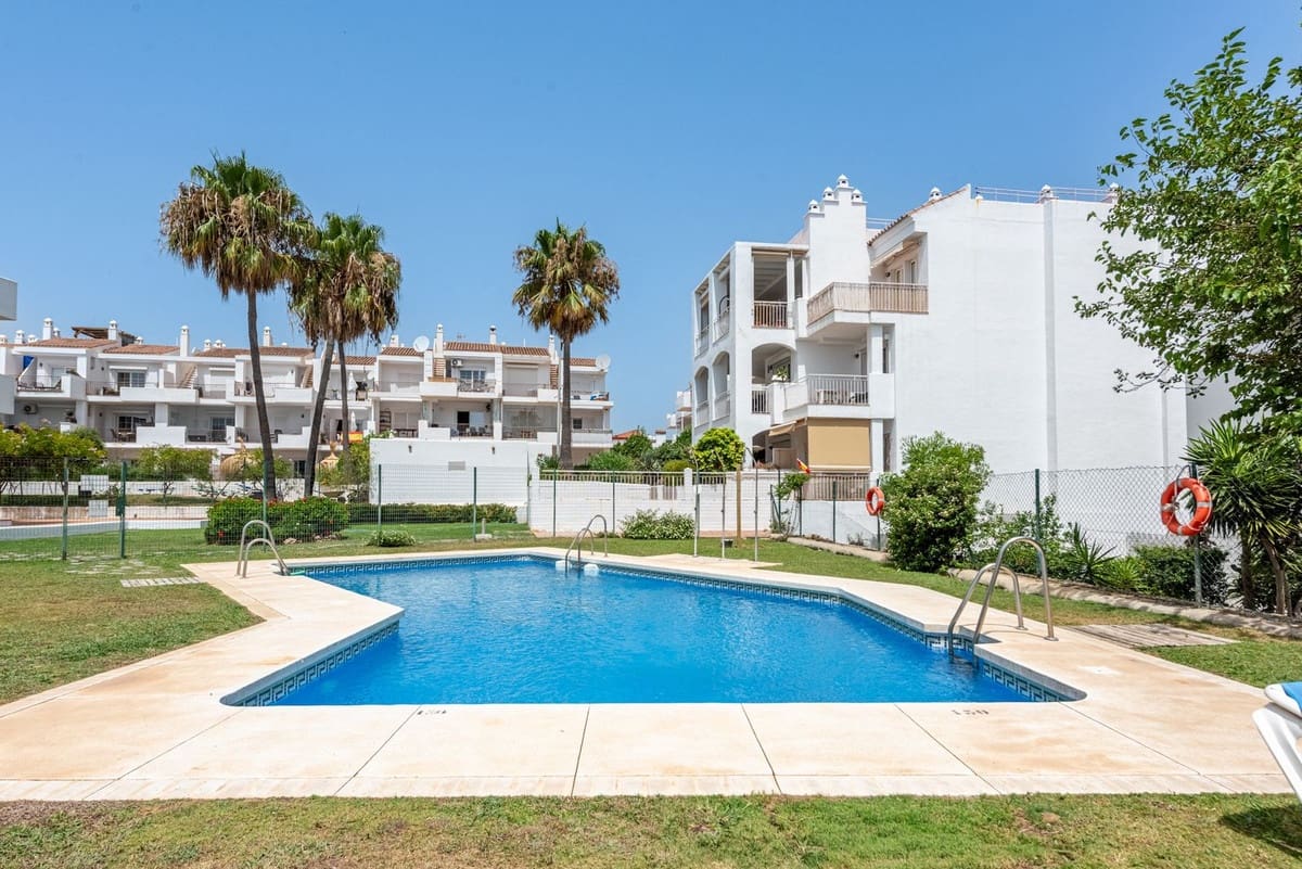 1 sovrum Lägenhet till salu i Manilva med pool - 199 000 € (Ref: 10150365)