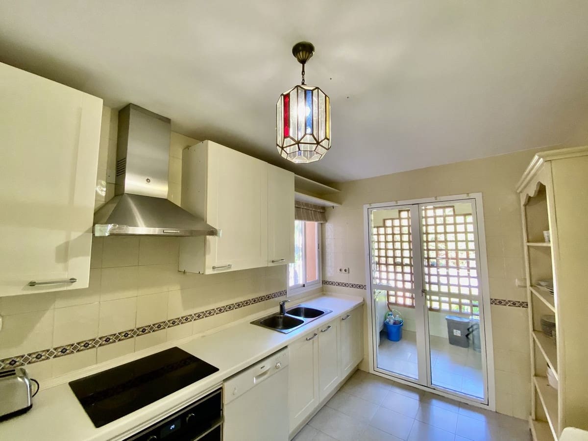 2 bedroom Apartment for sale in Guadalmina with pool garage - € 630,000 (Ref: 10161599)