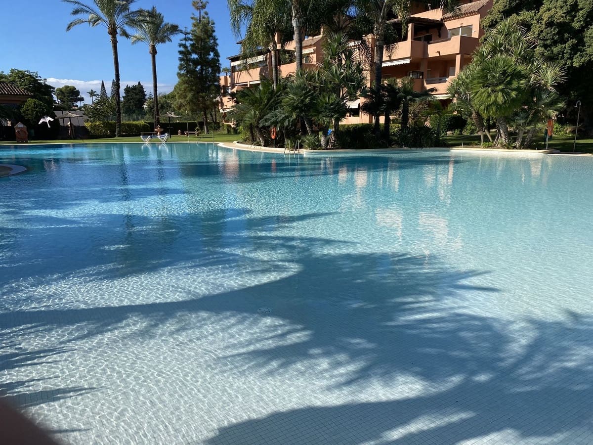 2 bedroom Apartment for sale in Guadalmina with pool garage - € 630,000 (Ref: 10161599)