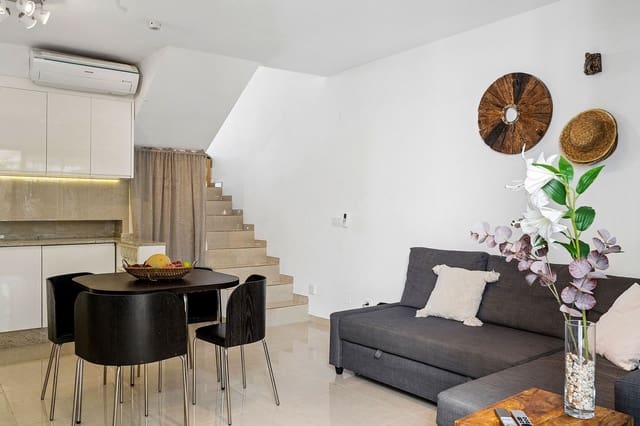 3 chambre Maison de Ville à vendre à San Pedro de Alcantara, Marbella avec piscine - 875 000 € (Ref: 10161774)