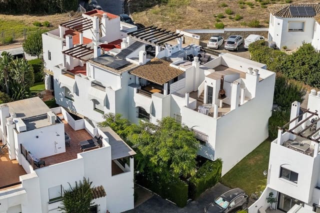 3 chambre Maison de Ville à vendre à San Pedro de Alcantara, Marbella avec piscine - 875 000 € (Ref: 10161774)