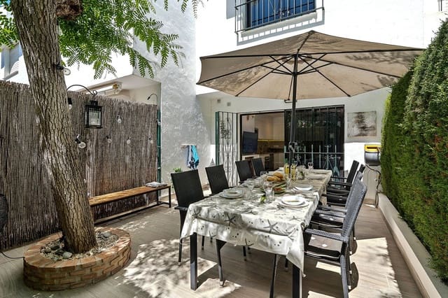 3 chambre Maison de Ville à vendre à San Pedro de Alcantara, Marbella avec piscine - 875 000 € (Ref: 10161774)