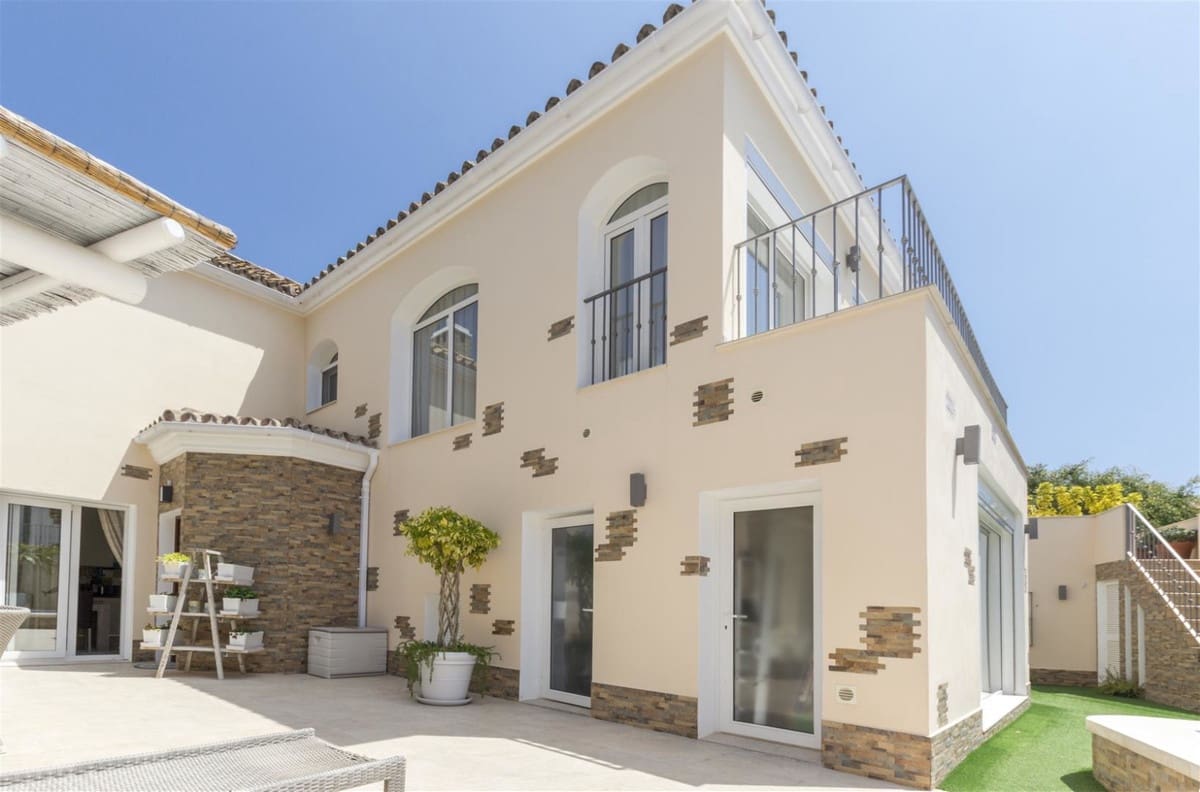 4 bedroom Villa for sale in San Pedro de Alcantara with pool garage - € 1,500,000 (Ref: 10163196)