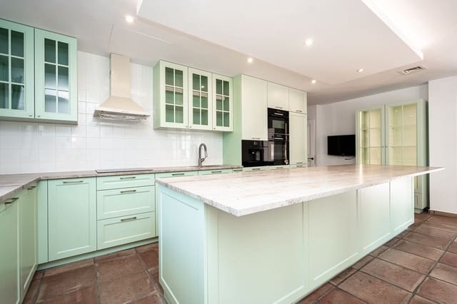 6 soveværelse Villa til salg i Guadalmina Baja, Marbella med swimmingpool garage - € 3.450.000 (Ref: 10165175)
