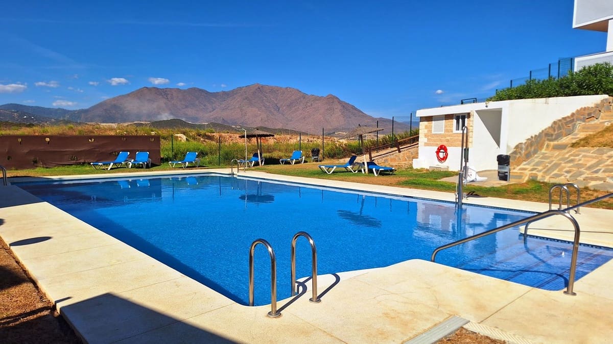 2 slaapkamer Appartement te koop in Casares met zwembad garage - € 235.000 (Ref: 10165215)