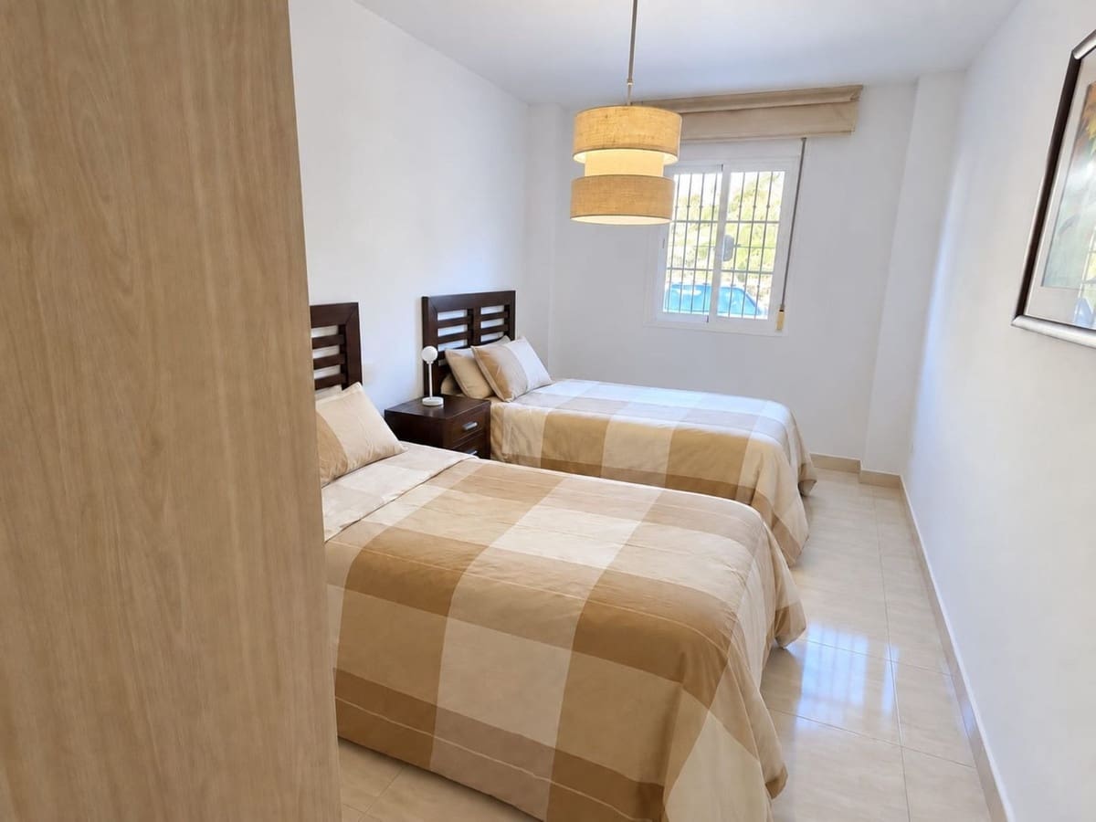 3 makuuhuone Huoneisto myytävänä paikassa La Duquesa / Puerto de la Duquesa mukana uima-altaan 
autotalli - 355 000 € (Ref: 10165295)