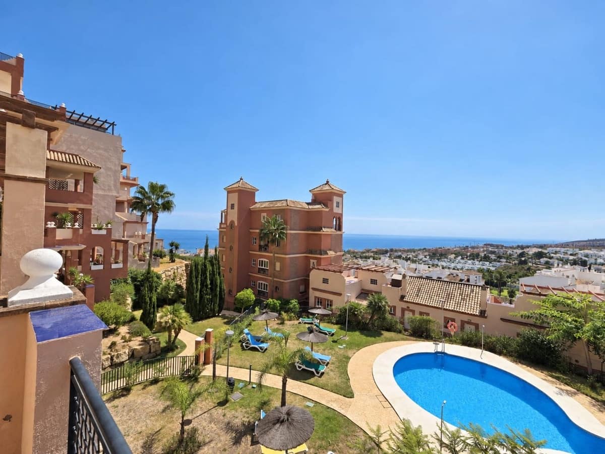 3 makuuhuone Huoneisto myytävänä paikassa La Duquesa / Puerto de la Duquesa mukana uima-altaan 
autotalli - 355 000 € (Ref: 10165295)