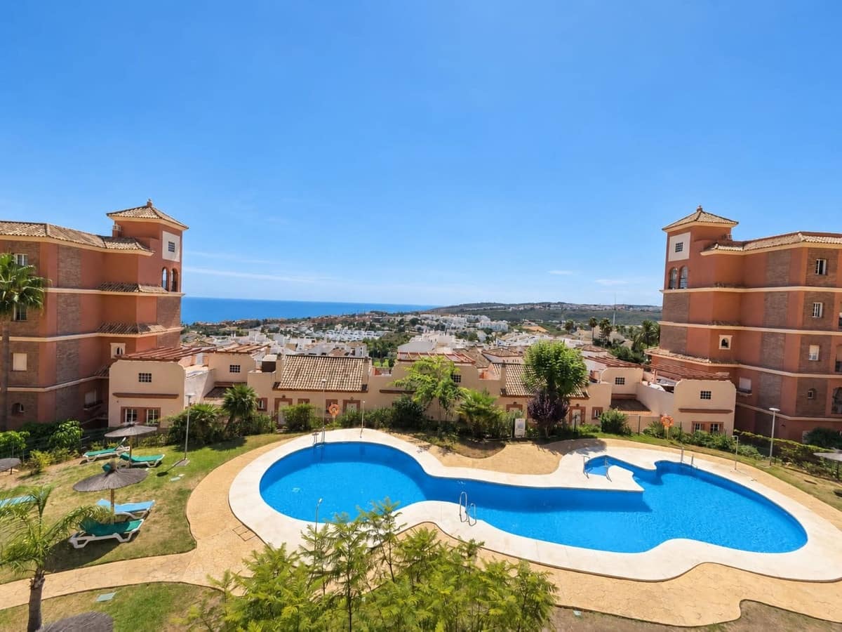 3 makuuhuone Huoneisto myytävänä paikassa La Duquesa / Puerto de la Duquesa mukana uima-altaan 
autotalli - 355 000 € (Ref: 10165295)