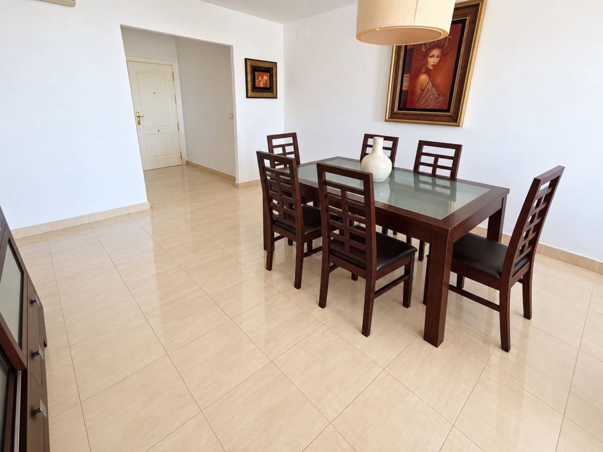 3 makuuhuone Huoneisto myytävänä paikassa La Duquesa / Puerto de la Duquesa mukana uima-altaan 
autotalli - 355 000 € (Ref: 10165295)