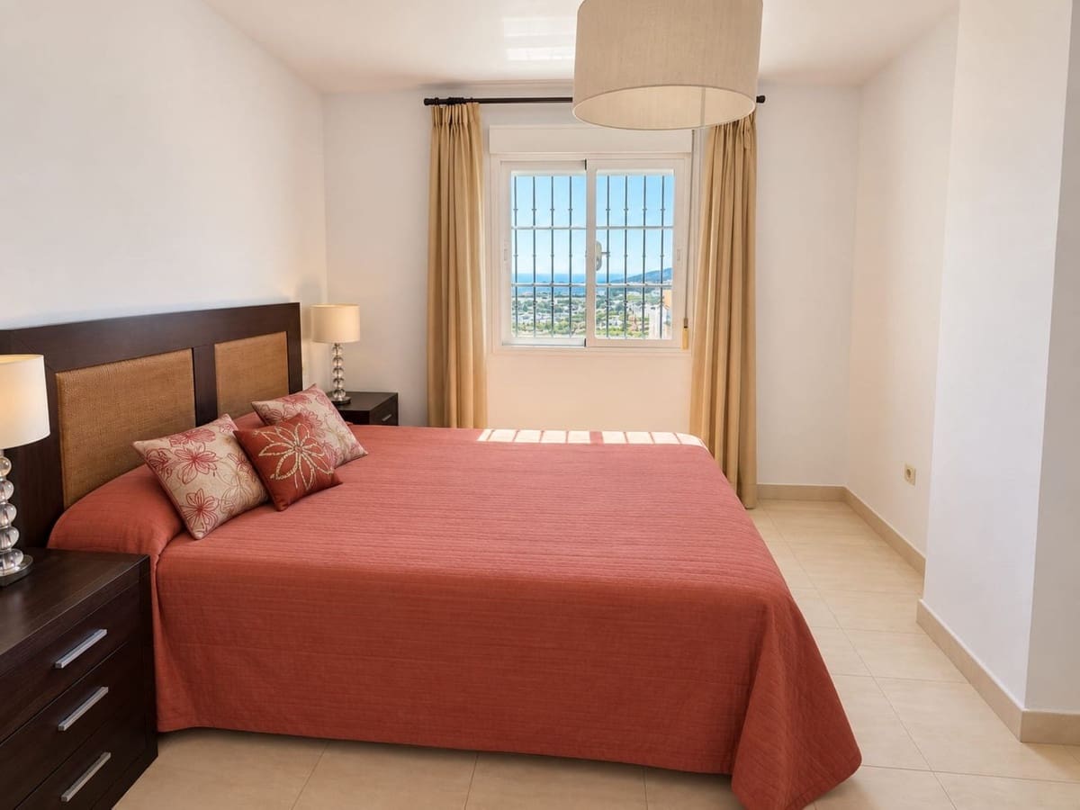 3 makuuhuone Huoneisto myytävänä paikassa La Duquesa / Puerto de la Duquesa mukana uima-altaan 
autotalli - 355 000 € (Ref: 10165295)