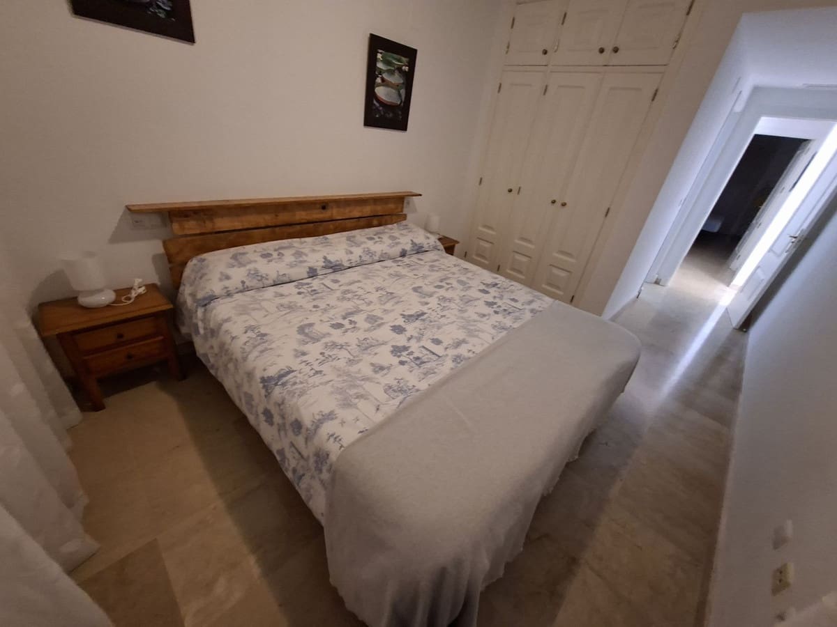 2 slaapkamer Penthouse te koop in La Duquesa / Puerto de la Duquesa met zwembad garage - € 299.000 (Ref: 10166872)
