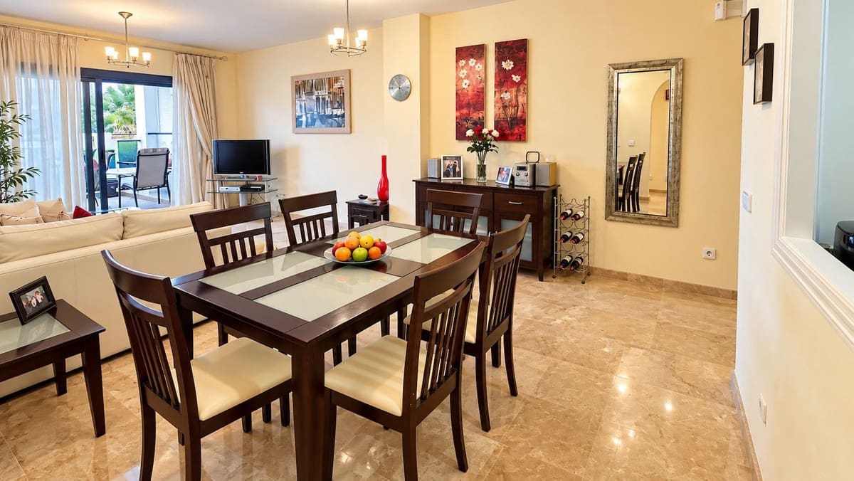 2 makuuhuone Huoneisto myytävänä paikassa La Duquesa / Puerto de la Duquesa mukana uima-altaan 
autotalli - 299 950 € (Ref: 10166874)