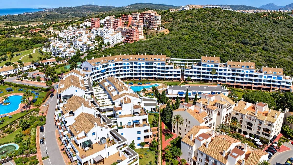 2 makuuhuone Huoneisto myytävänä paikassa La Duquesa / Puerto de la Duquesa mukana uima-altaan 
autotalli - 299 950 € (Ref: 10166874)