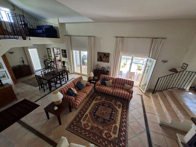 4 soveværelse Villa til salg i La Duquesa / Puerto de la Duquesa, Manilva med swimmingpool garage - € 865.000 (Ref: 10168731)