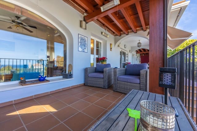3 bedroom Villa for sale in Manilva with pool garage - € 845,000 (Ref: 10168799)