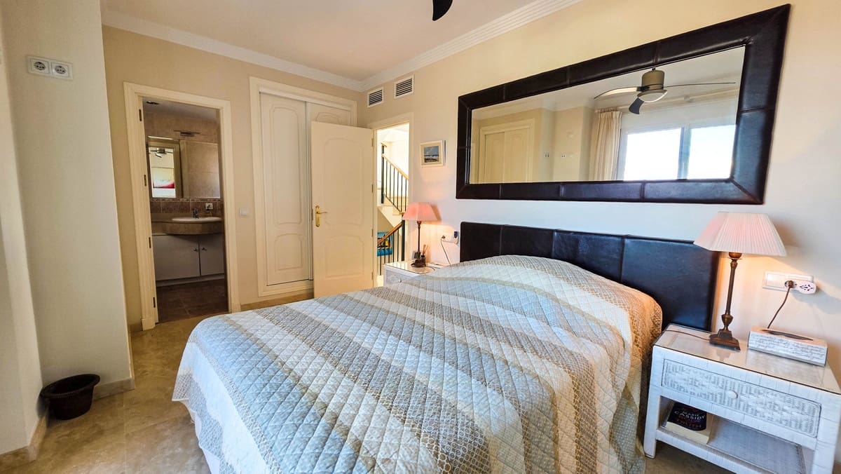 Casa de 4 habitaciones en La Duquesa / Puerto de la Duquesa en venta con piscina garaje - 525.000 € (Ref: 10173906)