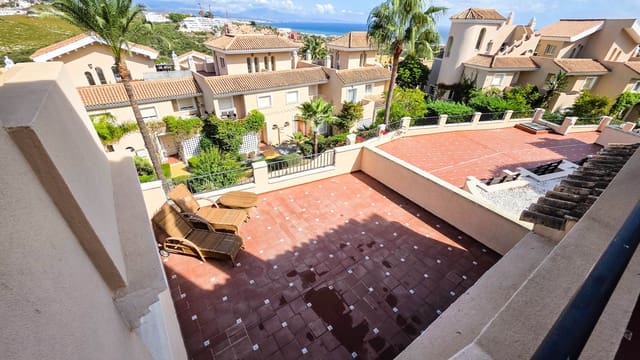 Casa de 4 habitaciones en La Duquesa / Puerto de la Duquesa, Manilva en venta con piscina garaje - 525.000 € (Ref: 10173906)