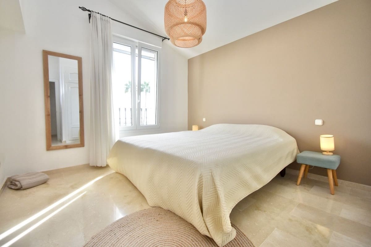 3 soveværelse Villa til salg i La Duquesa / Puerto de la Duquesa med swimmingpool garage - € 998.000 (Ref: 10173907)