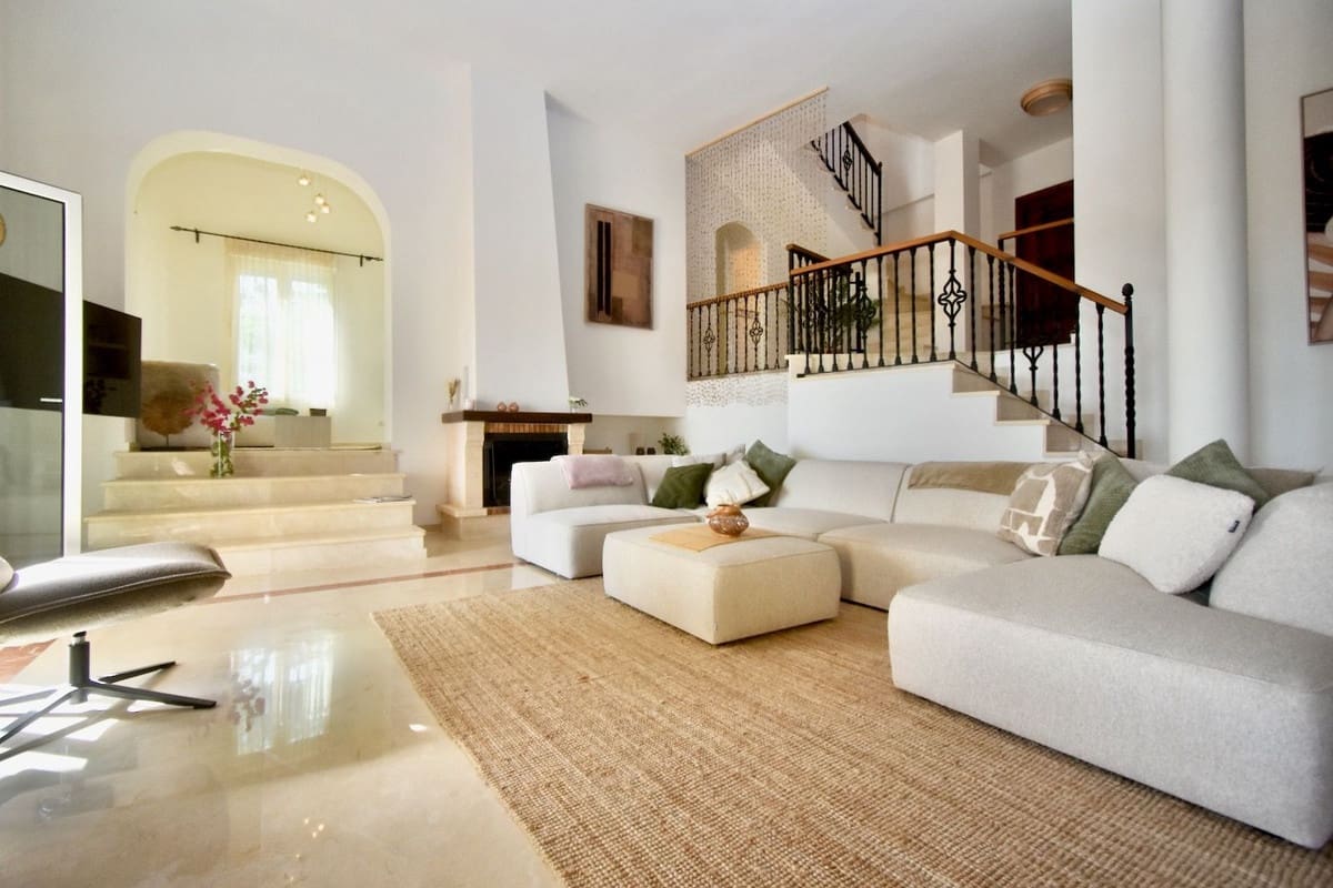 3 soveværelse Villa til salg i La Duquesa / Puerto de la Duquesa med swimmingpool garage - € 998.000 (Ref: 10173907)