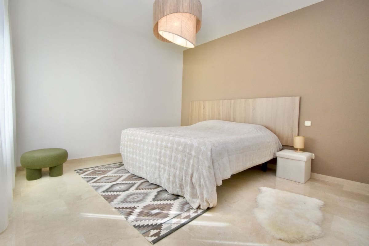 3 soveværelse Villa til salg i La Duquesa / Puerto de la Duquesa med swimmingpool garage - € 998.000 (Ref: 10173907)