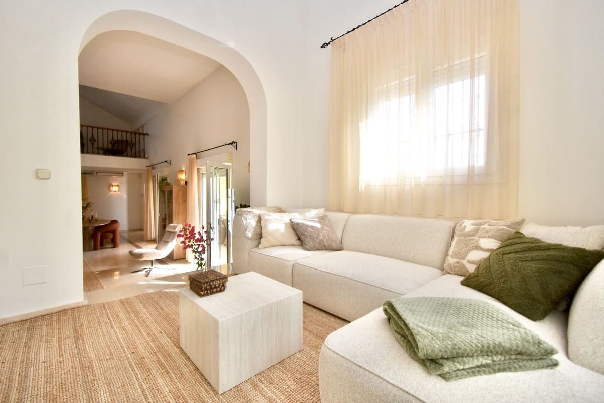 3 soveværelse Villa til salg i La Duquesa / Puerto de la Duquesa med swimmingpool garage - € 998.000 (Ref: 10173907)