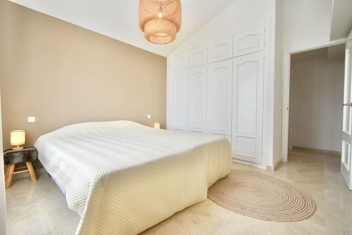 3 soveværelse Villa til salg i La Duquesa / Puerto de la Duquesa med swimmingpool garage - € 998.000 (Ref: 10173907)