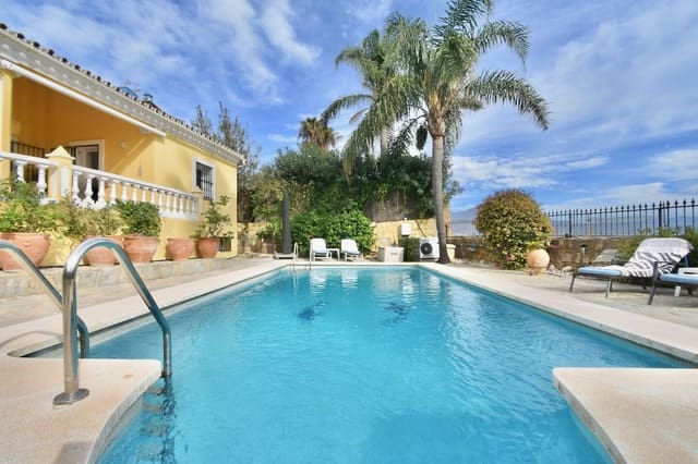 3 soveværelse Villa til salg i La Duquesa / Puerto de la Duquesa, Manilva med swimmingpool garage - € 998.000 (Ref: 10173907)