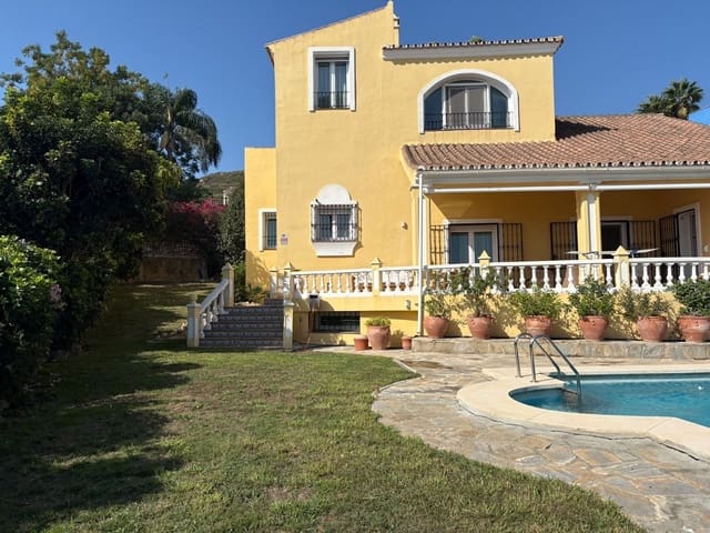 3 soveværelse Villa til salg i La Duquesa / Puerto de la Duquesa, Manilva med swimmingpool garage - € 998.000 (Ref: 10173907)