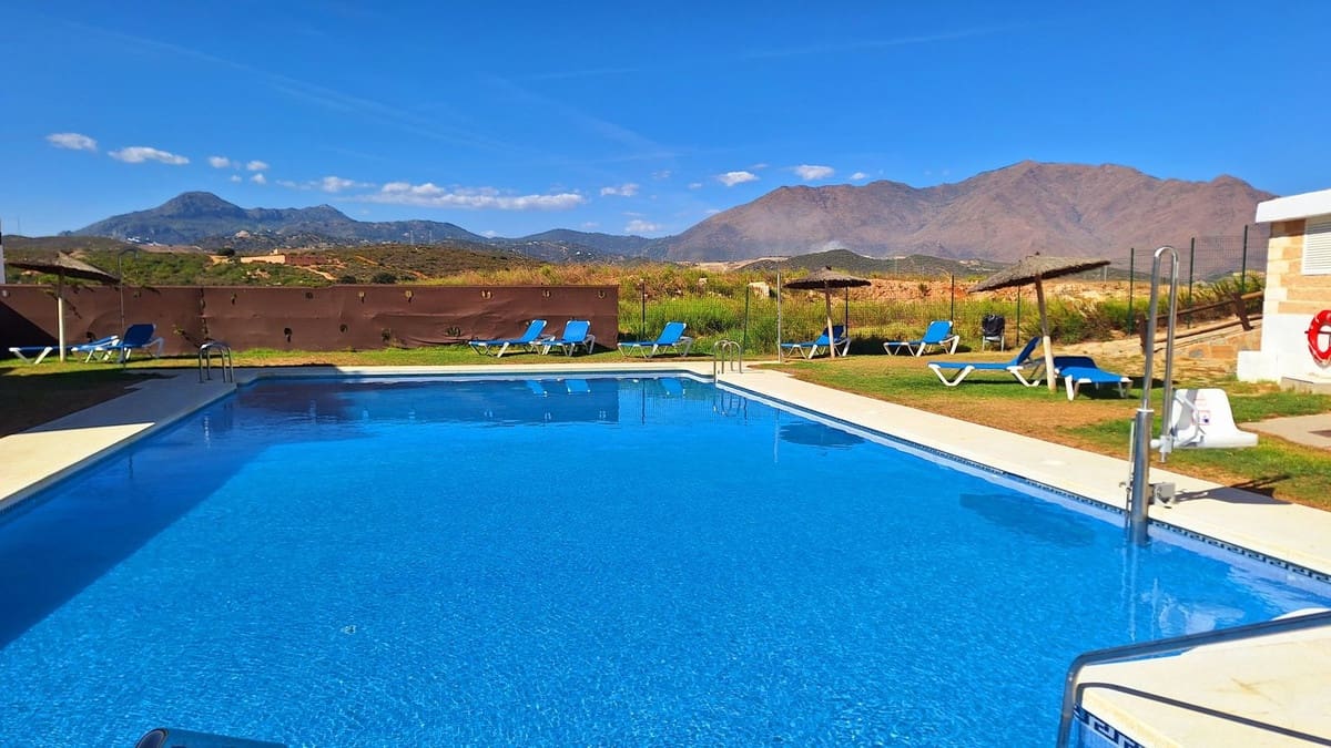 2 bedroom Penthouse for sale in Casares with pool garage - € 265,000 (Ref: 10173939)