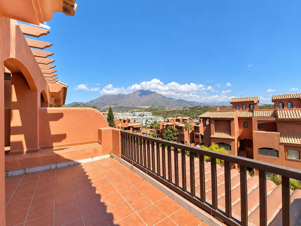 3 soverom Penthouse til salgs i Estepona med svømmebasseng garasje - € 399 000 (Ref: 10175284)