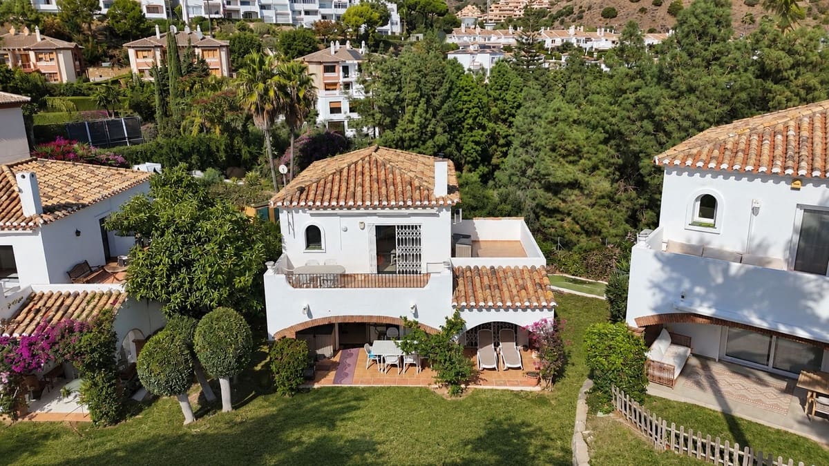 3 slaapkamer Villa te koop in Calahonda met zwembad garage - € 599.000 (Ref: 10180599)
