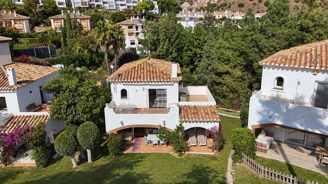 3 soveværelse Villa til salg i Calahonda, Mijas med swimmingpool garage - € 599.000 (Ref: 10180599)