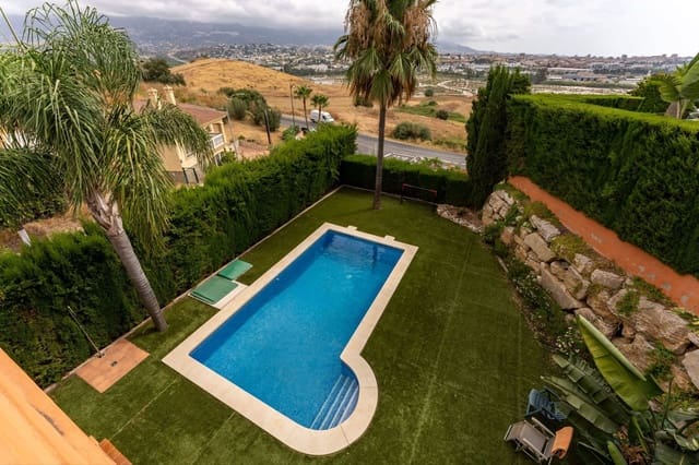 3 soveværelse Villa til salg i La Cala de Mijas, Mijas med garage - € 795.000 (Ref: 10183220)
