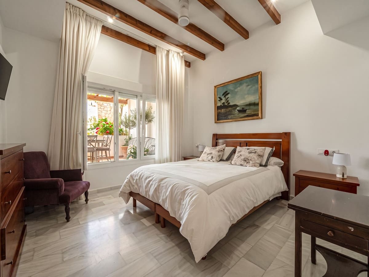 Chalet de 4 habitaciones en Marbella en venta con piscina - 795.000 € (Ref: 10183436)