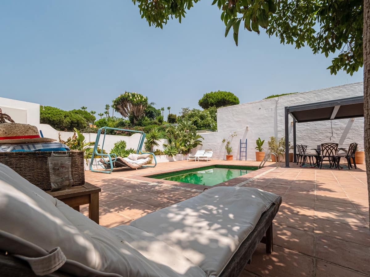 Chalet de 4 habitaciones en Marbella en venta con piscina - 795.000 € (Ref: 10183436)