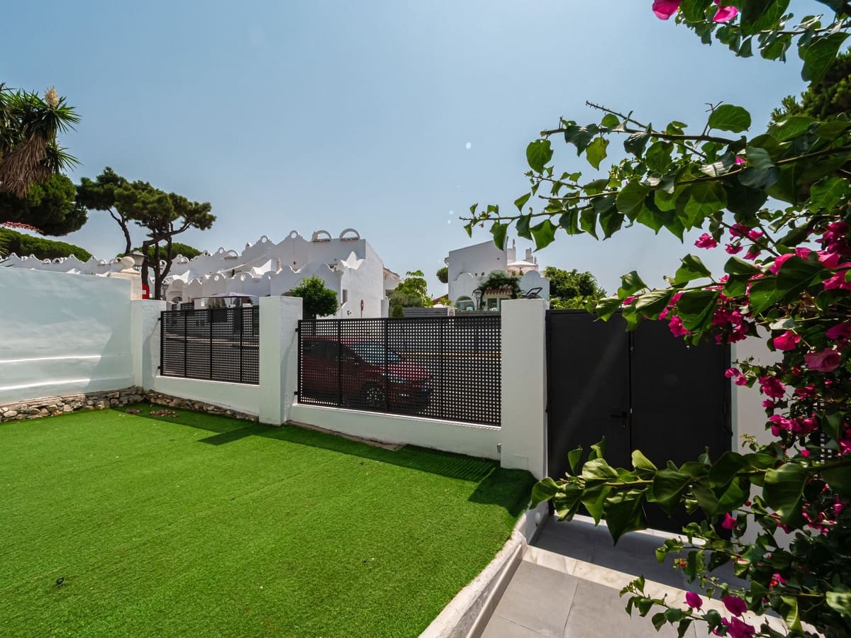 Chalet de 4 habitaciones en Marbella en venta con piscina - 795.000 € (Ref: 10183436)