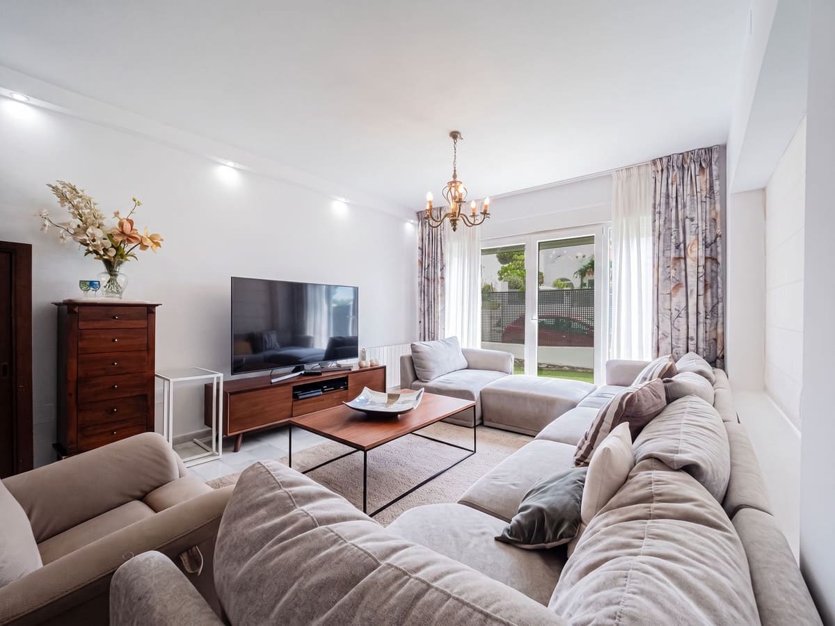 Chalet de 4 habitaciones en Marbella en venta con piscina - 795.000 € (Ref: 10183436)