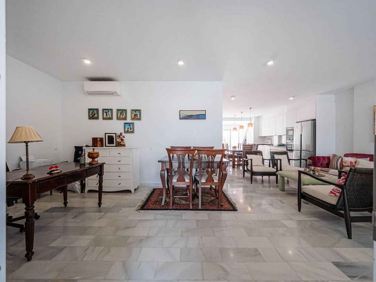 Chalet de 4 habitaciones en Marbella en venta con piscina - 795.000 € (Ref: 10183436)