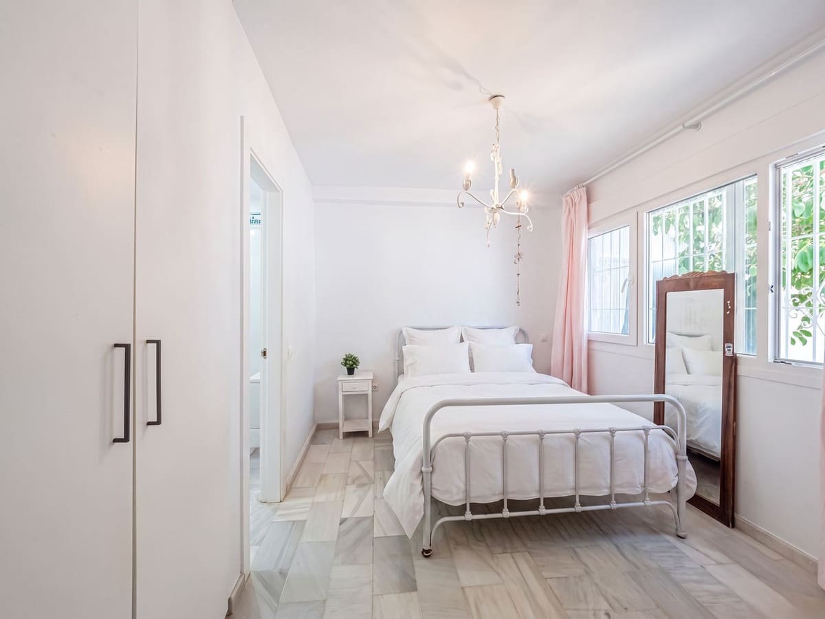 Chalet de 4 habitaciones en Marbella en venta con piscina - 795.000 € (Ref: 10183436)