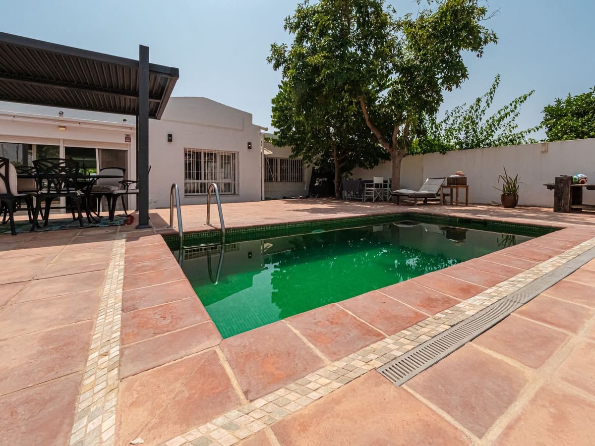 Chalet de 4 habitaciones en Marbella en venta con piscina - 795.000 € (Ref: 10183436)
