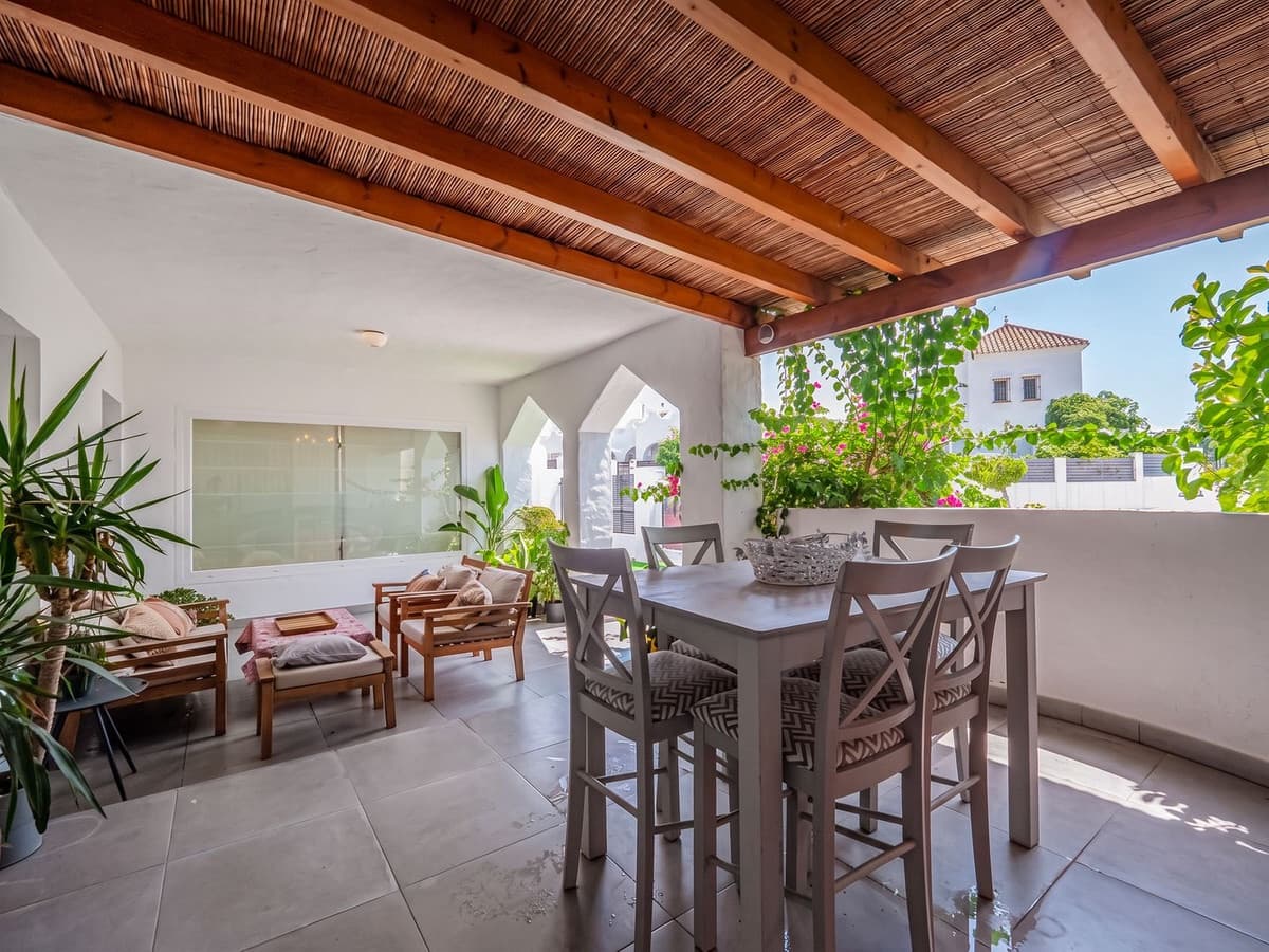 Chalet de 4 habitaciones en Marbella en venta con piscina - 795.000 € (Ref: 10183436)